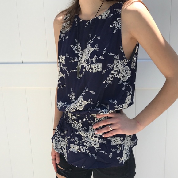 Resellers box! 3 tops for $10 - Picture 8 of 9